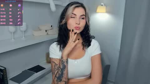 Snapshot of mirandabettman chatting on 11.20.25 My name is Adele online show from 11.20.25