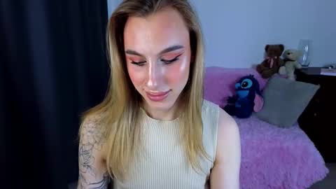 Snapshot of miraraid chatting on 09.20.25 miraraid online show from 09.20.25