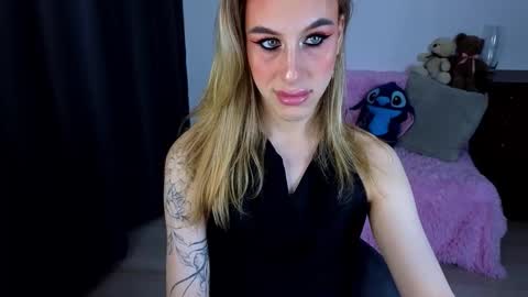 Snapshot of miraraid chatting on 09.29.25 miraraid online show from 09.29.25