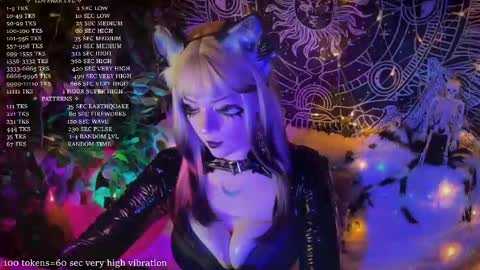 Snapshot of mirareed chatting on 05.27.26 mirareed online show from 05.27.26