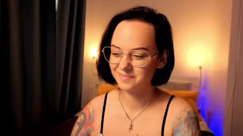 MiraSkyy online show from 10.03.25