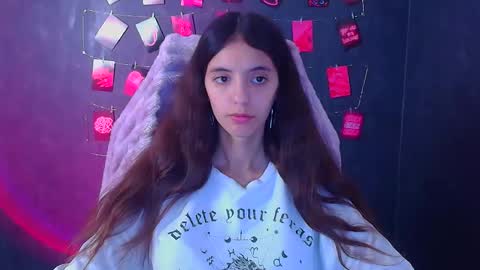 Snapshot of miri_miss chatting on 10.29.25 Miri online show from 10.29.25