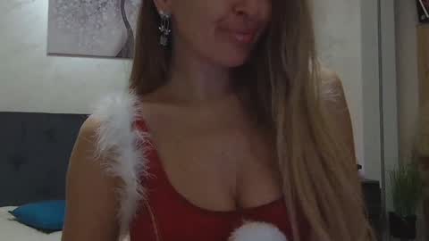 Snapshot of miriam04 chatting on 12.24.24 miriam04 online show from 12.24.24