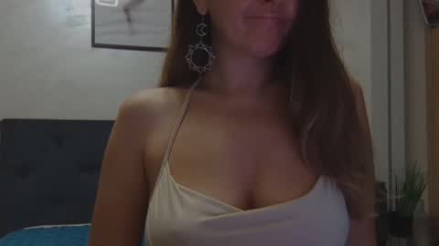 Snapshot of miriam04 chatting on 02.14.26 miriam04 online show from 02.14.26