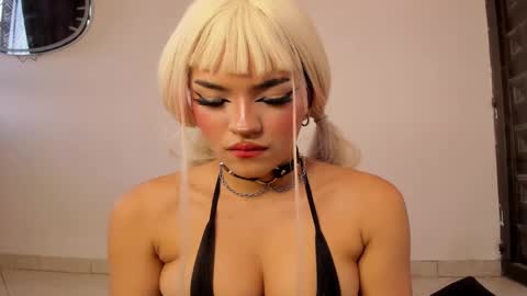 Misa Independent model online show from 12.16.24