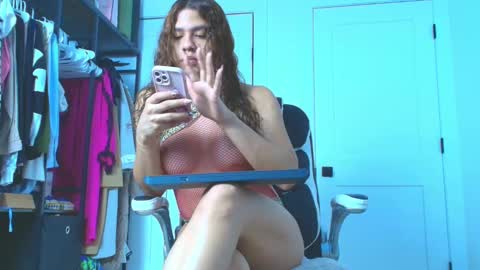 Snapshot of mishellhadid chatting on 01.14.26 instagram mishell hadid online show from 01.14.26