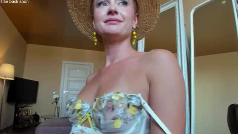 Snapshot of miss4motivated chatting on 10.28.25 Kris online show from 10.28.25