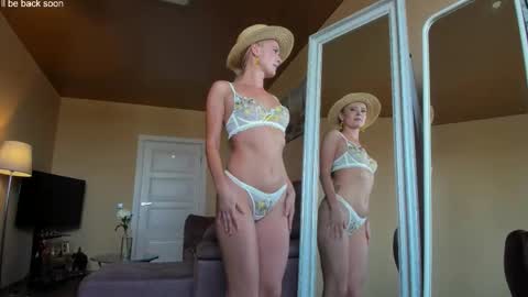 Snapshot of miss4motivated chatting on 11.11.25 Kris online show from 11.11.25