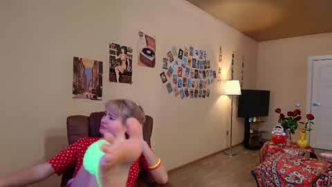 Snapshot of miss4motivated chatting on 11.18.25 Kris online show from 11.18.25