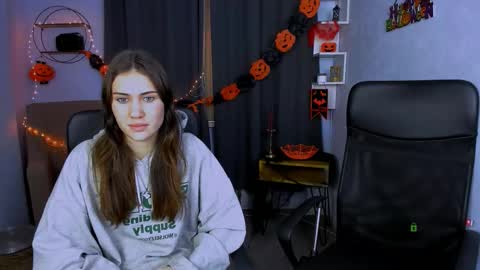 Snapshot of miss__ella chatting on 10.20.25 miss__ella online show from 10.20.25