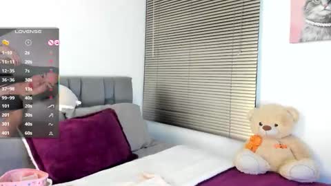 miss__jones_ online show from 11.17.25