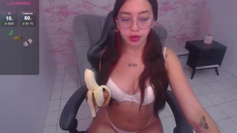 Snapshot of miss_andrea_t chatting on 01.09.25 andrea online show from 01.09.25