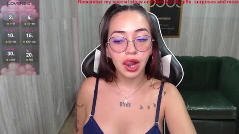 Snapshot of miss_andrea_t chatting on 02.08.25 andrea online show from 02.08.25