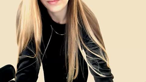 Angelina online show from 09.23.25