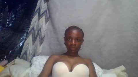 Snapshot of miss_belllo chatting on 02.04.25 miss_belllo online show from 02.04.25