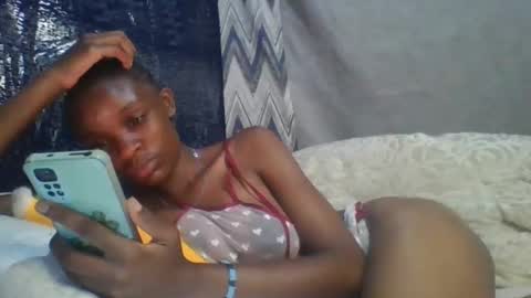 Snapshot of miss_belllo chatting on 02.14.25 miss_belllo online show from 02.14.25