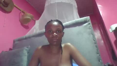 Snapshot of miss_belllo chatting on 09.28.25 miss_belllo online show from 09.28.25