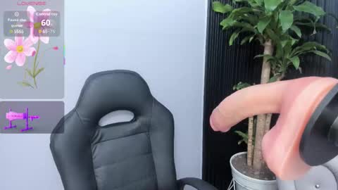 Snapshot of miss_blowjob4u chatting on 09.13.25 miss_blowjob4u online show from 09.13.25
