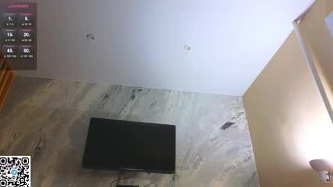 Snapshot of miss_bubbles chatting on 11.03.25 Sandy online show from 11.03.25