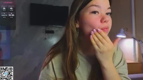 Snapshot of miss_bubbles chatting on 11.05.25 Sandy online show from 11.05.25