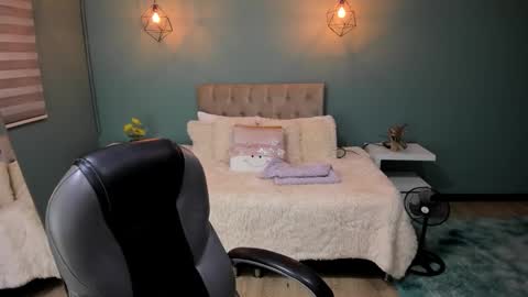 Cataleya online show from 12.18.25