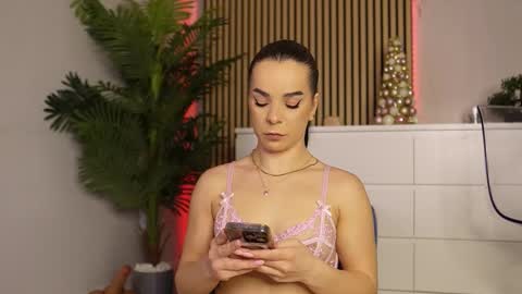 Snapshot of miss_denisse chatting on 12.05.25 Denise online show from 12.05.25