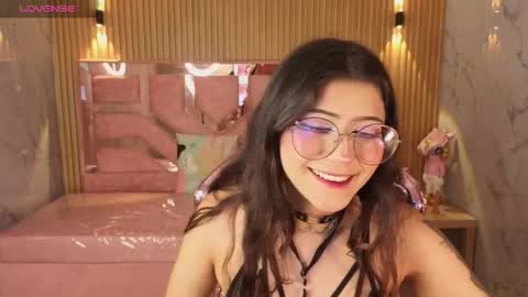 Snapshot of miss_devil_s chatting on 03.08.26 miss_devil_s online show from 03.08.26
