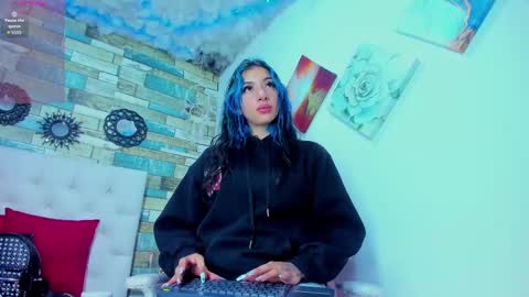 miss_evans_ online show from 10.07.25