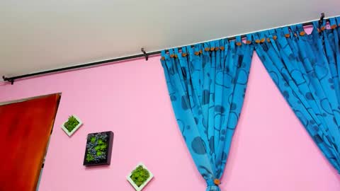 Snapshot of miss_flora chatting on 01.18.25 Monica Patricia online show from 01.18.25