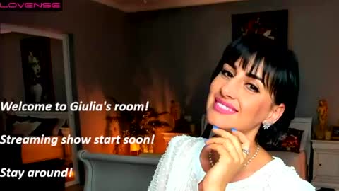 Miss Giulia online show from 07.22.26
