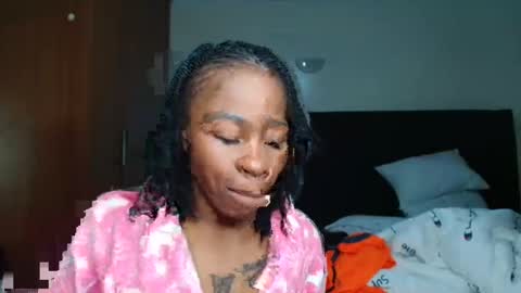 Snapshot of miss_kiarrafit chatting on 03.12.25 Miss Kiarrafit online show from 03.12.25