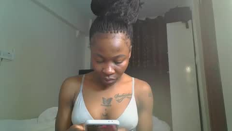 Snapshot of miss_kiarrafit chatting on 11.20.25 Miss Kiarrafit online show from 11.20.25