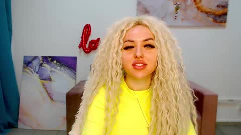 Snapshot of miss_kiten chatting on 02.09.25 miss_kiten online show from 02.09.25