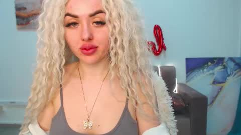 Snapshot of miss_kiten chatting on 02.13.25 miss_kiten online show from 02.13.25