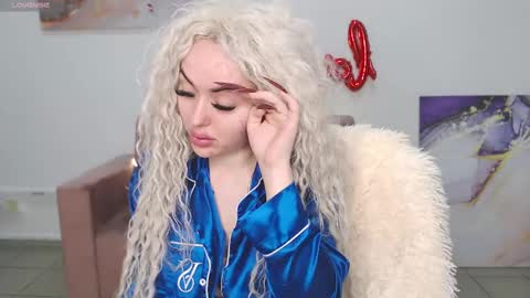 Snapshot of miss_kiten chatting on 02.15.25 miss_kiten online show from 02.15.25