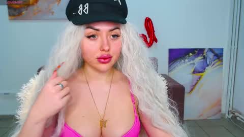 Snapshot of miss_kiten chatting on 03.12.25 miss_kiten online show from 03.12.25