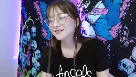 Ahri James online show from 08.04.26