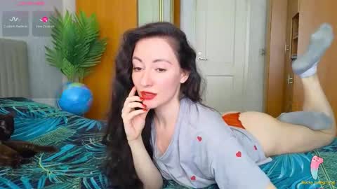 Snapshot of miss_leee chatting on 10.01.25 Laura online show from 10.01.25