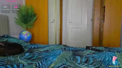 Snapshot of miss_leee chatting on 12.02.25 Laura online show from 12.02.25