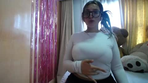 Snapshot of miss_lilieth chatting on 05.01.26 lilieth online show from 05.01.26