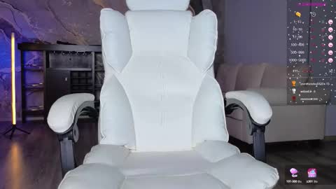 Snapshot of miss_long_legs chatting on 10.07.25 Melina online show from 10.07.25