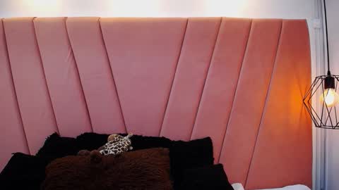 mia online show from 10.23.25