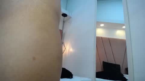 mia online show from 11.21.25