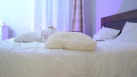 Snapshot of miss_maya chatting on 03.08.25 Maya online show from 03.08.25