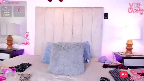 Snapshot of miss_milf_ chatting on 04.10.26 miss_milf_ online show from 04.10.26