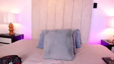 Snapshot of miss_milf_ chatting on 04.14.26 miss_milf_ online show from 04.14.26