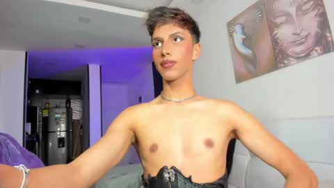 Snapshot of miss_myers chatting on 05.12.26 Goddess Myers thumb up is important for me kisses online show from 05.12.26
