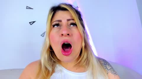  Miss Pawi online show from 12.14.24