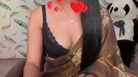 Snapshot of miss_queen99 chatting on 11.21.25 miss_queen99 online show from 11.21.25