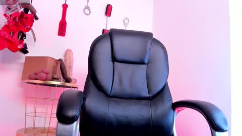 miss online show from 10.15.25